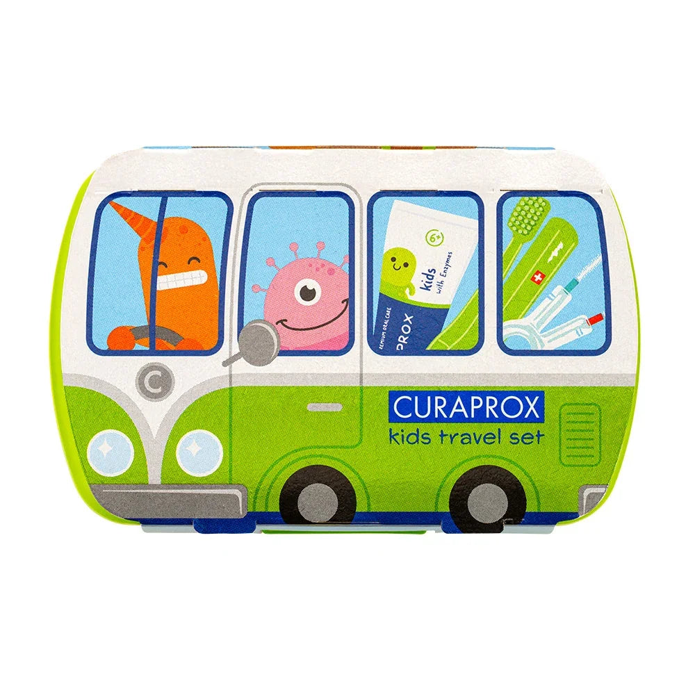 طقم Curaprox Travel للأطفال أخضر، فرشاة أسنان للسفر، فرشاة أسنان بين الأسنان، معجون أسنان 10 مل، علبة سفر